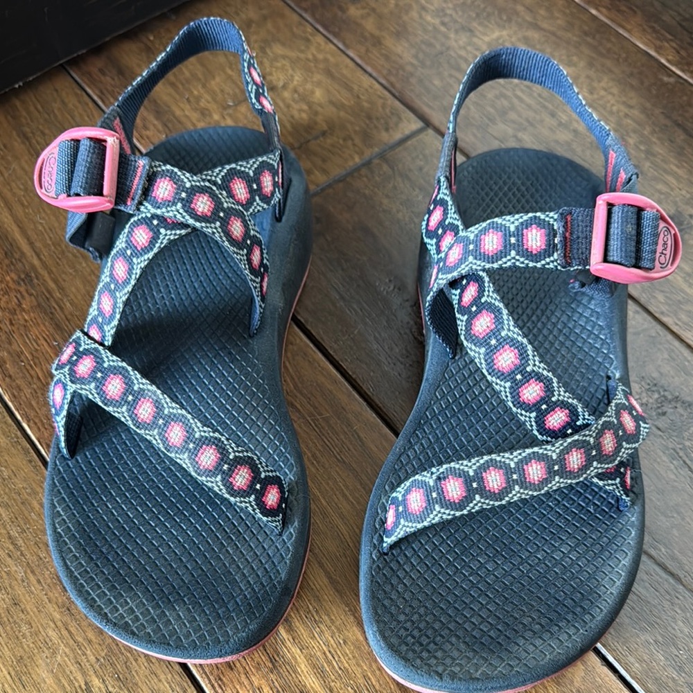 Chaco Z/1 Rapid Pro Adjustable Strap Classic Sandal.  Size 8. Navy and hot pink!